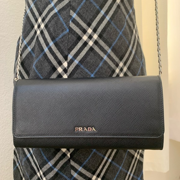 ❤️❤️SOLD❤️❤️PRADA saffiano wallet on chain crossbody/clutch bag - Picture 2 of 13